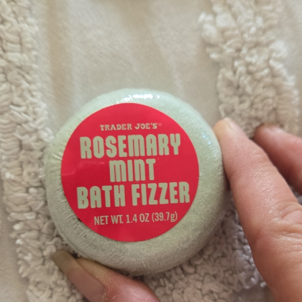 Trader Joe's Rosemary Mint Bath Fizzer - Green NIP